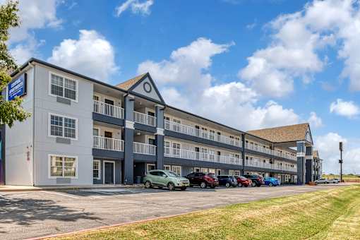a large building with cars parked in front of it