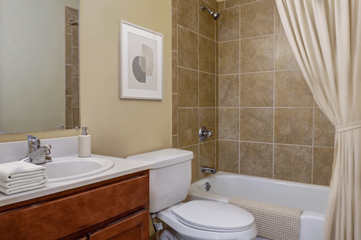 A bathroom with a toilet, sink, and bathtub.