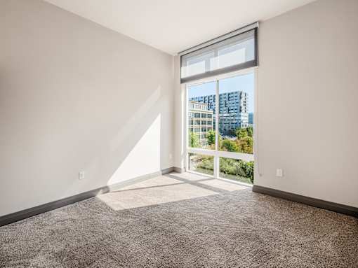 Room with Large Window at 303 Front St Apartments, Columbus, 43215