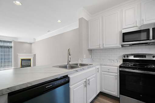 Modern kitchen at College Park, Ohio, 43209