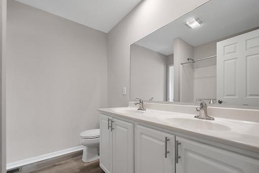 Bathroom with mirror at College Park, Columbus, Ohio