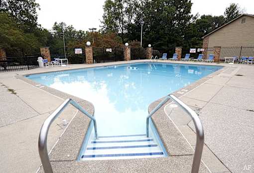 Pool View at Crooked Creek, Indianapolis, IN 46268