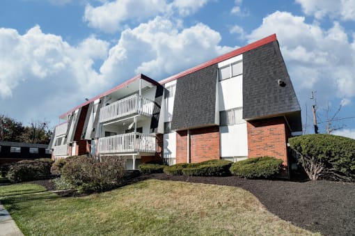 Exterior View at Finneytown Apartments and Townhomes, Ohio, 45231