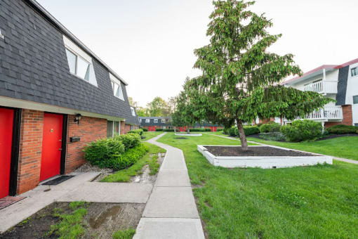Courtyard Green Space at Finneytown Apartments and Townhomes, Ohio