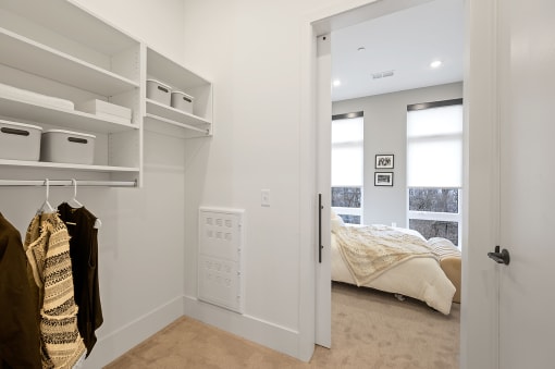 Bedroom with white walls and carpet at Four23/Hoge, Cincinnati, Ohio
