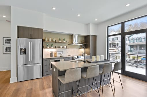 Kitchen with stainless steel appliances and a large island with four chairs at Four23/Hoge, Cincinnati
