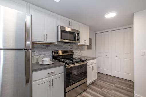 Stainless Steel Kitchen Appliances at Ivy Hills Living Spaces, Cincinnati, OH
