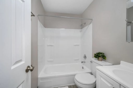 Bathroom With Bathtub at Finneytown Apartments and Townhomes, Cincinnati, OH, 45231