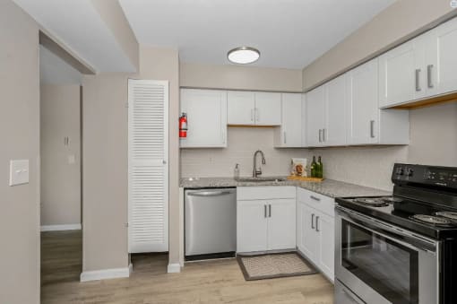 Fully Equipped Kitchen at Finneytown Apartments and Townhomes, Ohio, 45231