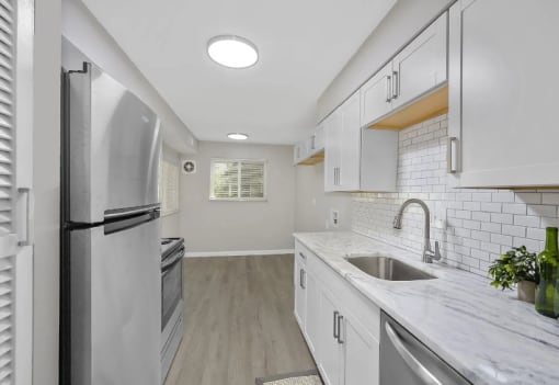 Kitchen Appliances at Finneytown Apartments and Townhomes, Cincinnati