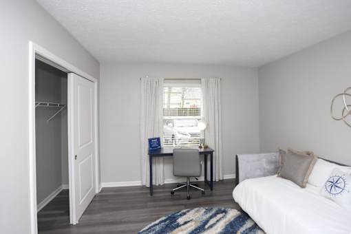 Gorgeous Bedroom at Spinnaker Court, Indiana