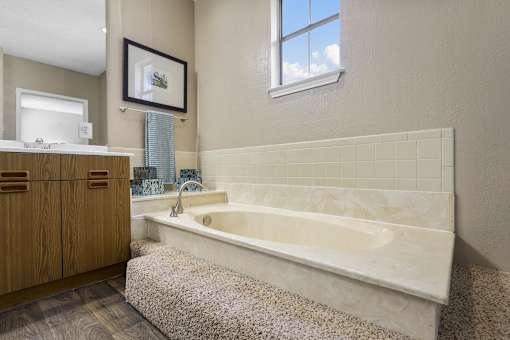 Bathroom tub