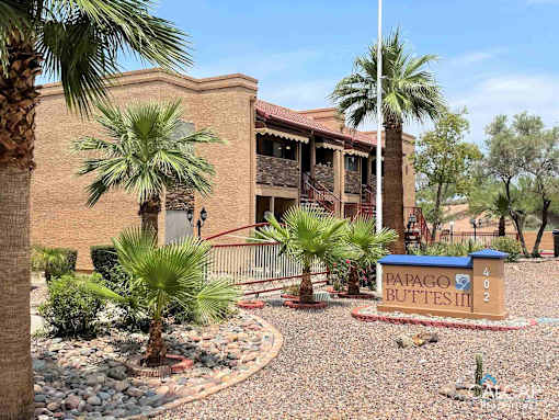 A building with a sign that says Papago Buttes III.