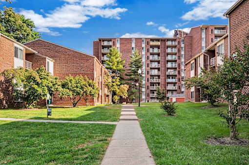 Safe Outdoor Walking Paths at Columbia Pointe, Columbia, MD, 21045