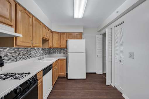 Fully Equipped Kitchen With Modern Appliances at Columbia Pointe, Columbia, 21045