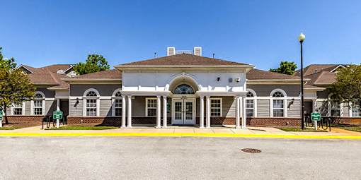 Leasing Office Exterior at Windsor Crossing, Suitland, 20746 