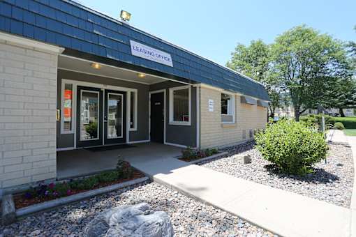 A small building with a sign that says Leasing Office.