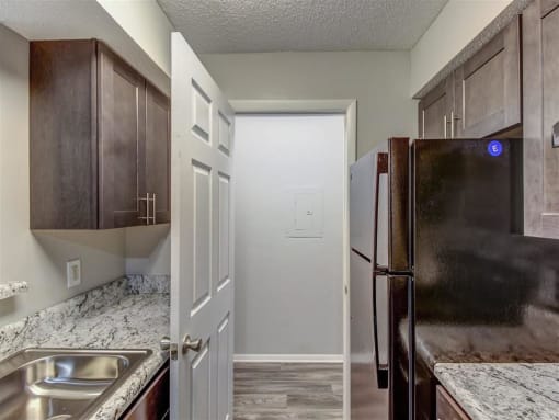 Kitchen Appliances at The Hub at 934 Apartments, Atlanta, GA, 30349