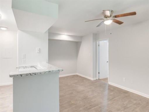 Vacant Living Area at The Hub at 934 Apartments, Georgia