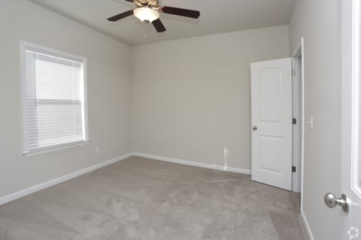 Spacious bedroom with ceiling fan Highborne apartments Augusta, GA