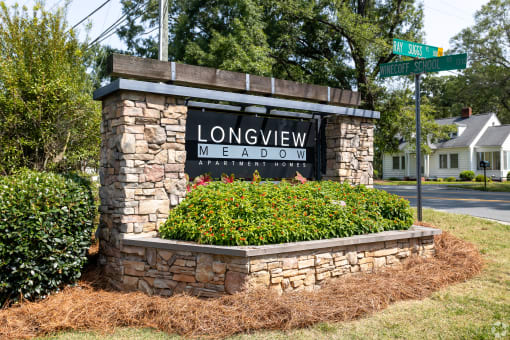 the sign for longview meadow at the entrance to the longview mall sign