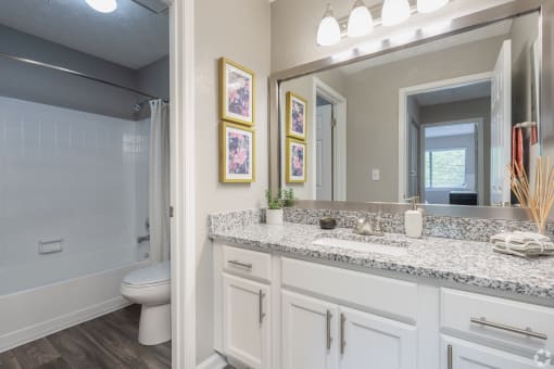 2BR, 2BA - 1,100SF