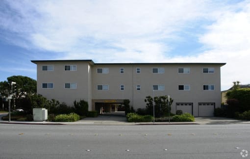 Bermuda apts the Front of the building
