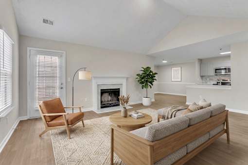 Living Room at Bridgewater Apartments, Duluth, GA