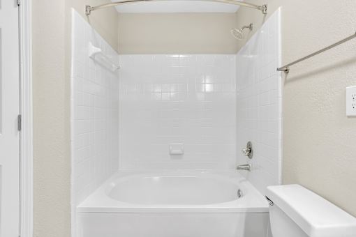 White Bathtub at Bridgewater Apartments, Duluth, Georgia