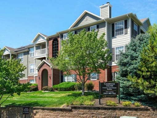 Apartment Exterior at Cambridge Square, Overland Park, KS