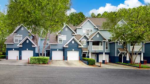 Exterior View at Creekside at White Oak, Newnan, GA