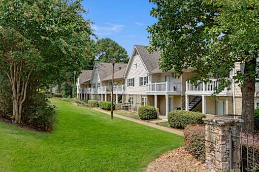 A row of houses with green lawns at Dunwoody Glen, Atlanta, GA