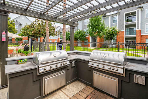 BBQ Area at The Fenwick Apartment Homes, Humble