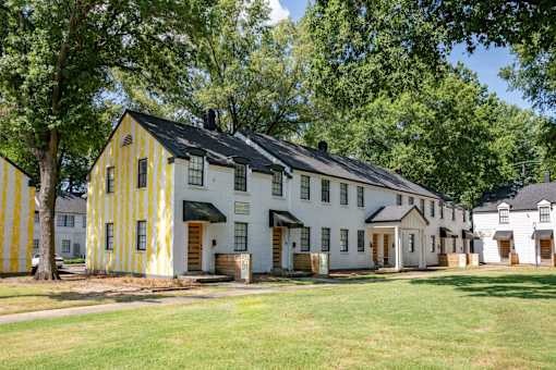 Exterior Photo at Kiwi Goji Apartments in East Memphis, TN