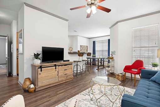 Warm And Inviting Living Room at The Shallowford Apartments, Chattanooga, TN 37421