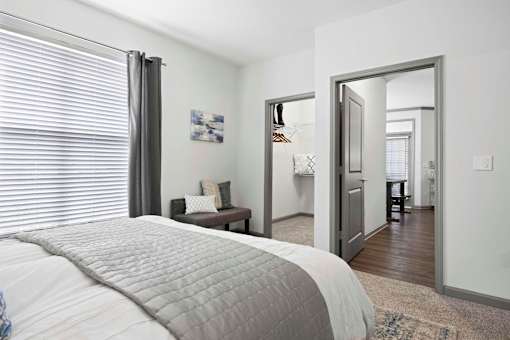 Large Bedroom at The Shallowford Apartments, Tennessee