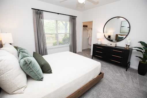 Spacious Bedroom at Lakeside Villas Apartments, Hampton