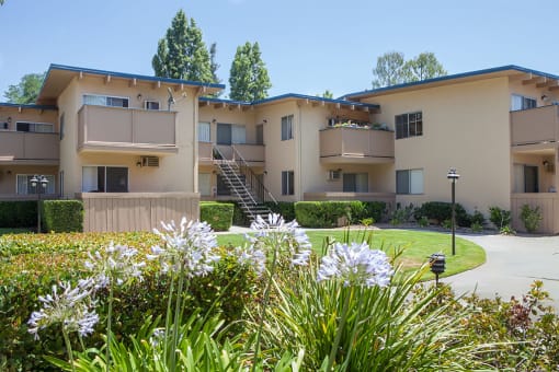 Courtyard With Garden Space at The Glens, San Jose, 95125