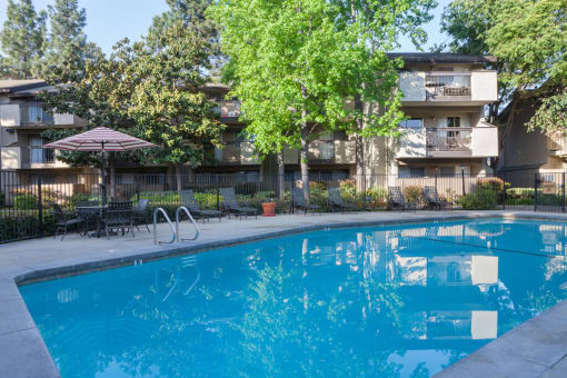 Pristine swimming pool at Carrington Apartments, California