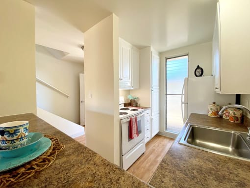 Electric Range In Kitchen at Diablo Pointe, Walnut Creek, California