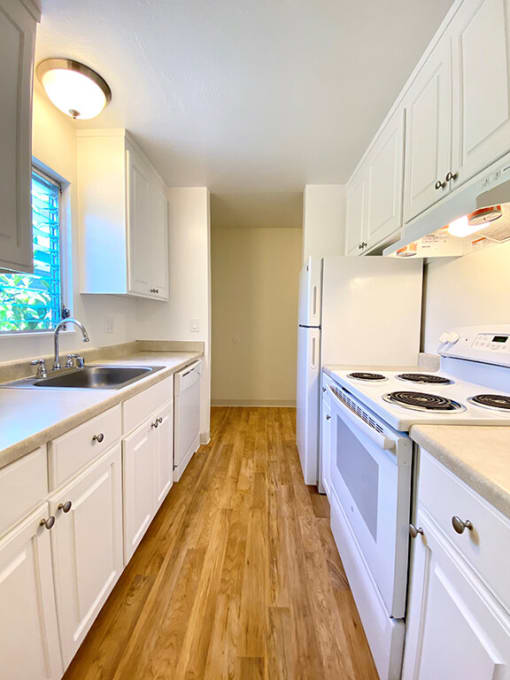 Kitchen With White Cabinetry And Appliances at Diablo Pointe, Walnut Creek, CA, 94596