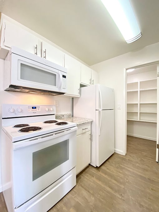 Electric Range In Kitchen at The Monterey, San Jose, 95117