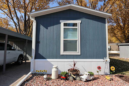 a blue storage shed with a window on the side of it at Circle Park, Cheyenne