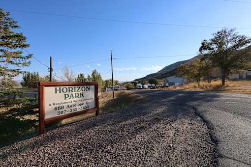 a sign for horizon park on the side of the road at Horizon MHC, Wyoming