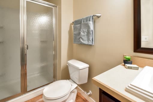 Bright Bathroom at Kenyon Square Apartments, Westerville, Ohio