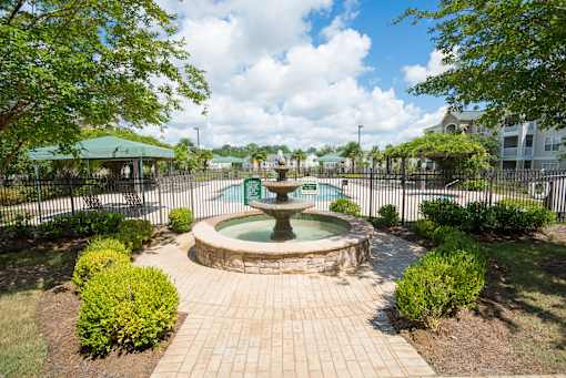 Fountain at Verandas at Taylor Oaks Apartments in Montgomery, AL