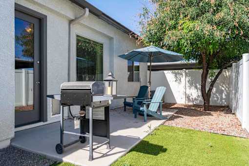 BBQ Area at Vistoria On Greenway Apartments, Surprise, AZ