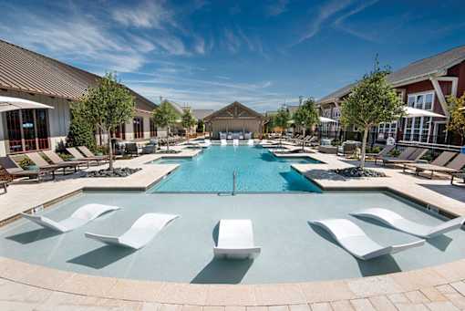 pool with in pool seating at The Cottages at Old Monrovia Apartment , Huntsville