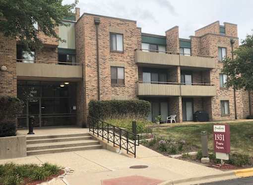 The building is made of brick and has a sign that reads "1931 Square.".