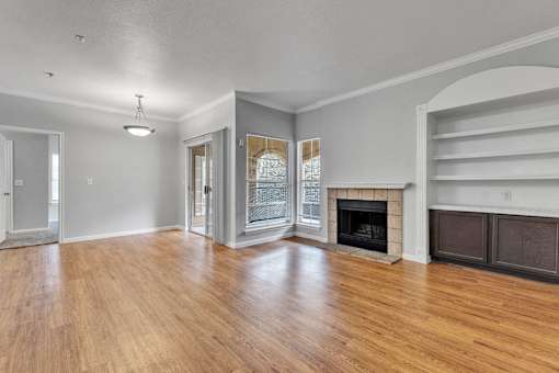 room with wood floors at Villas at Sonterra, San Antonio